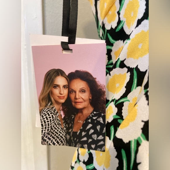 COPY - Diane Von Furstenberg Floral Mini Shift Dress Size 2 - Picture 4 of 11